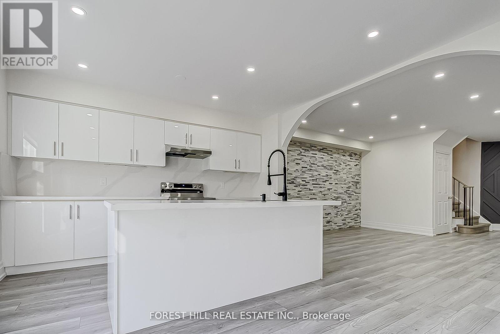 696 Mirage Place, Mississauga, Ontario  L5R 3Y2 - Photo 8 - W12454913