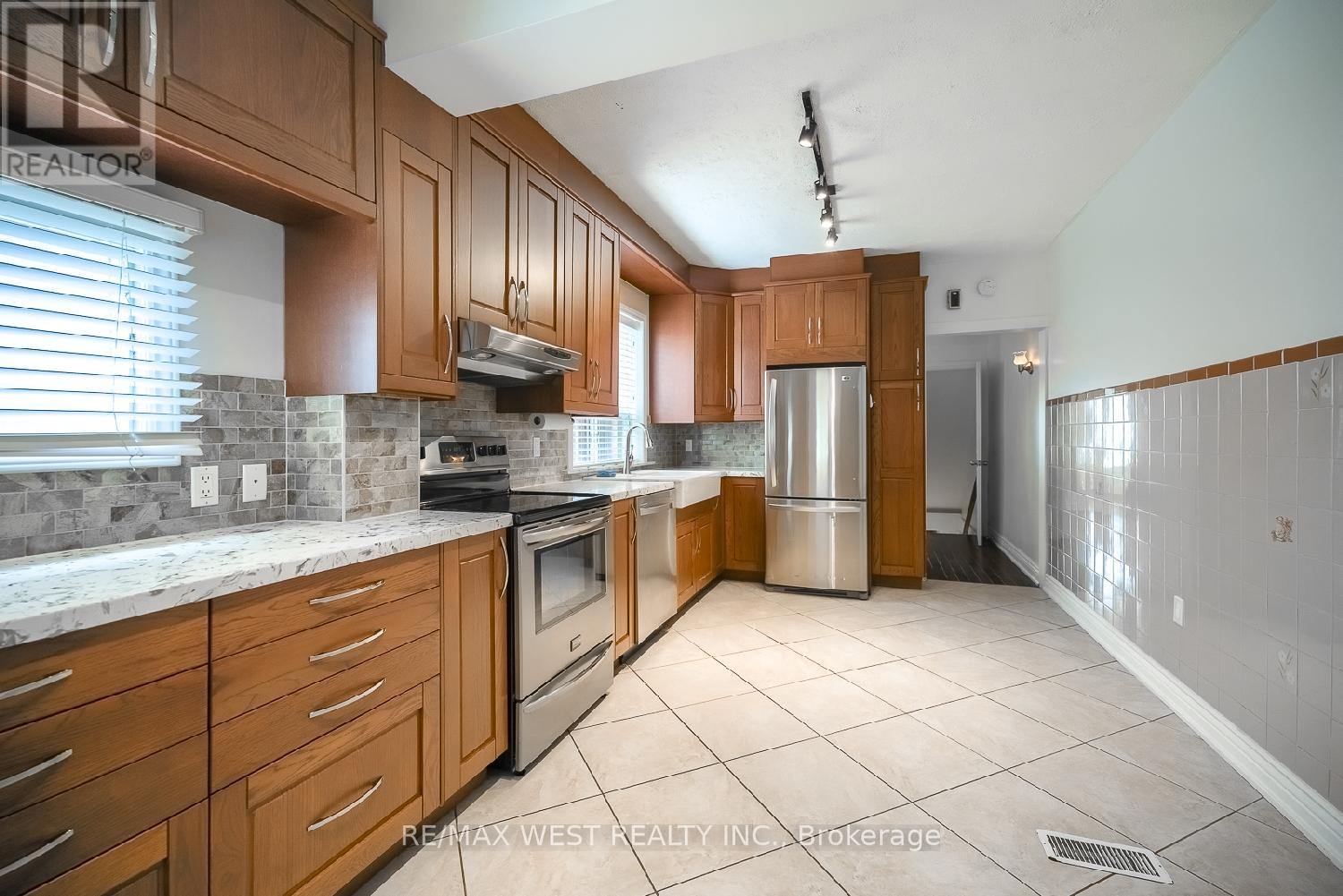 Main - 108 Armstrong Avenue, Toronto, Ontario  M6H 1V8 - Photo 10 - W12455937