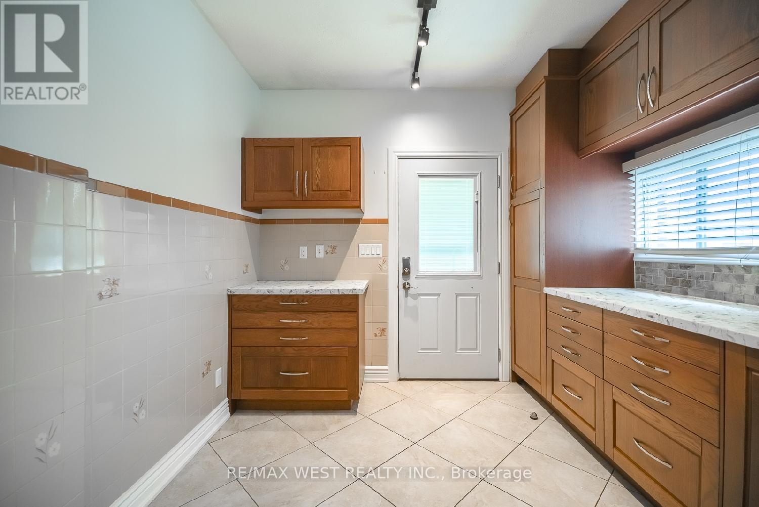 Main - 108 Armstrong Avenue, Toronto, Ontario  M6H 1V8 - Photo 11 - W12455937