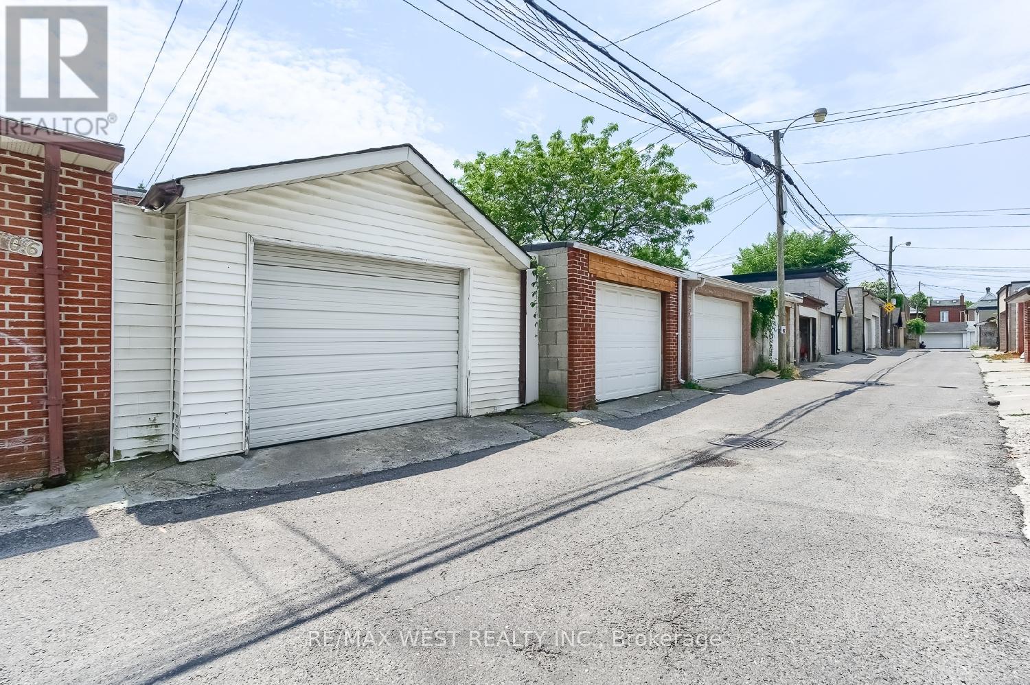 Main - 108 Armstrong Avenue, Toronto, Ontario  M6H 1V8 - Photo 19 - W12455937
