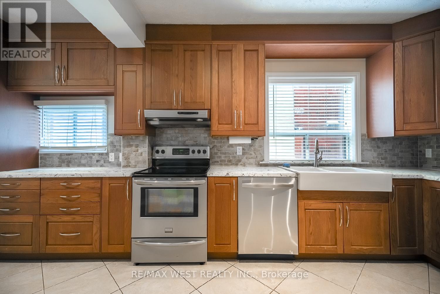 Main - 108 Armstrong Avenue, Toronto, Ontario  M6H 1V8 - Photo 9 - W12455937