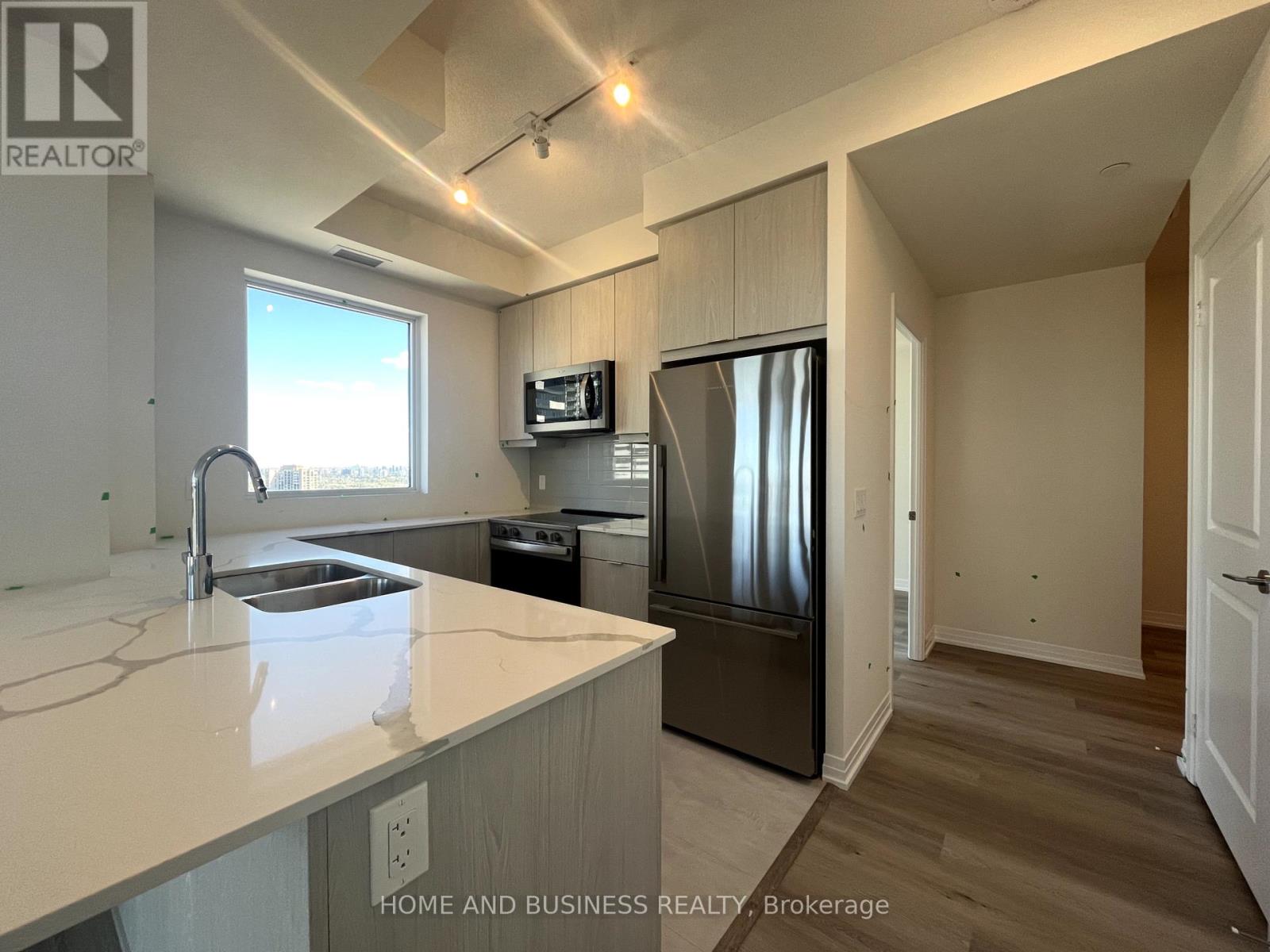 1809 - 15 Watergarden Drive, Mississauga, Ontario  L5R 1B2 - Photo 2 - W12455938
