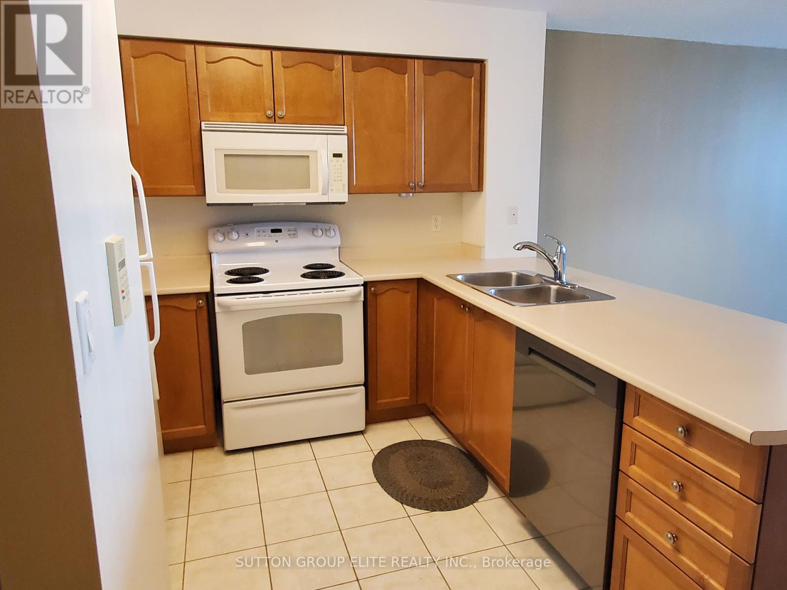 1902 - 335 Rathburn Road W, Mississauga, Ontario  L5B 0C8 - Photo 3 - W12455967