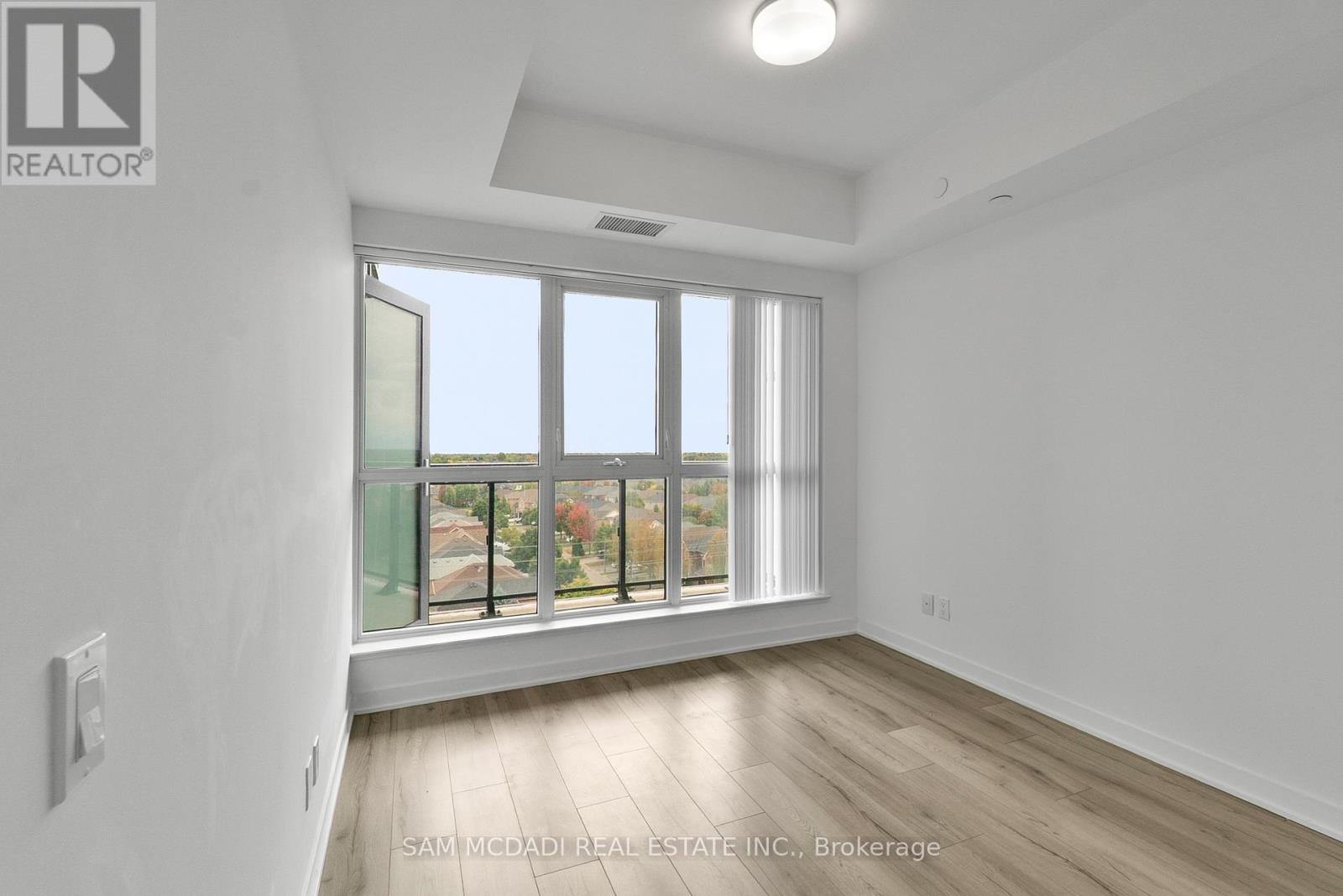 722 - 405 Dundas Street W, Oakville, Ontario  L6M 5P9 - Photo 12 - W12455974