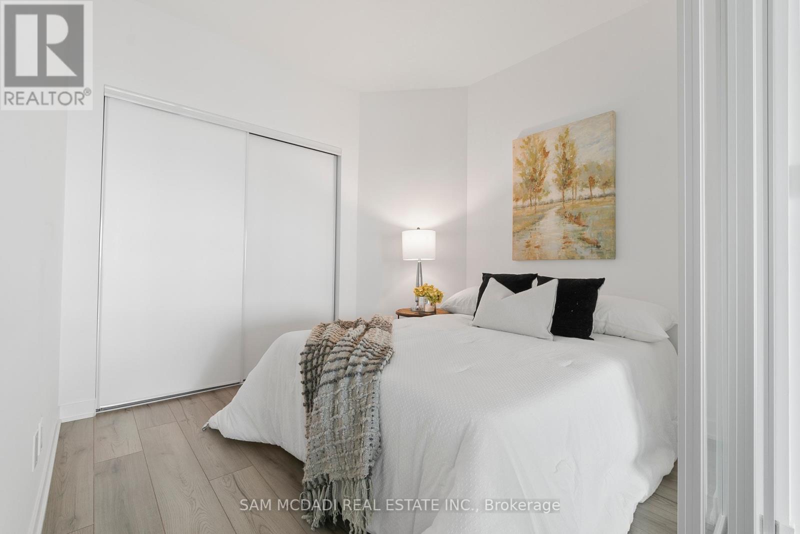 722 - 405 Dundas Street W, Oakville, Ontario  L6M 5P9 - Photo 17 - W12455974
