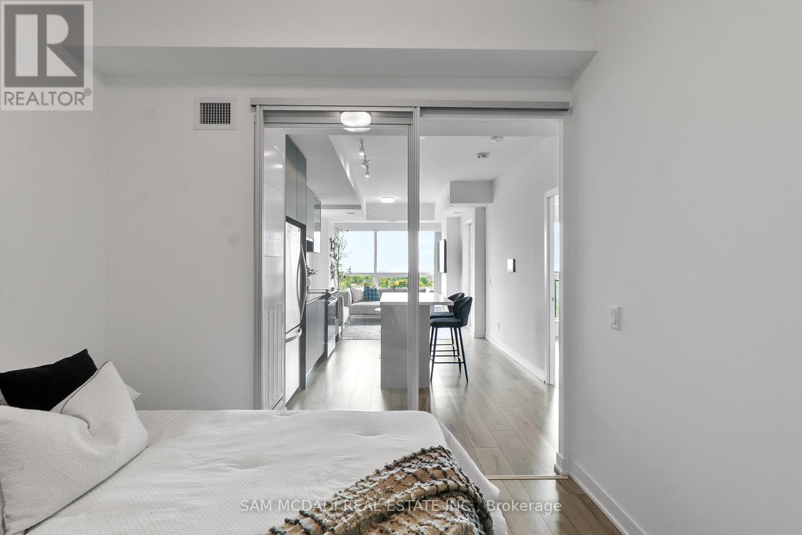 722 - 405 Dundas Street W, Oakville, Ontario  L6M 5P9 - Photo 18 - W12455974