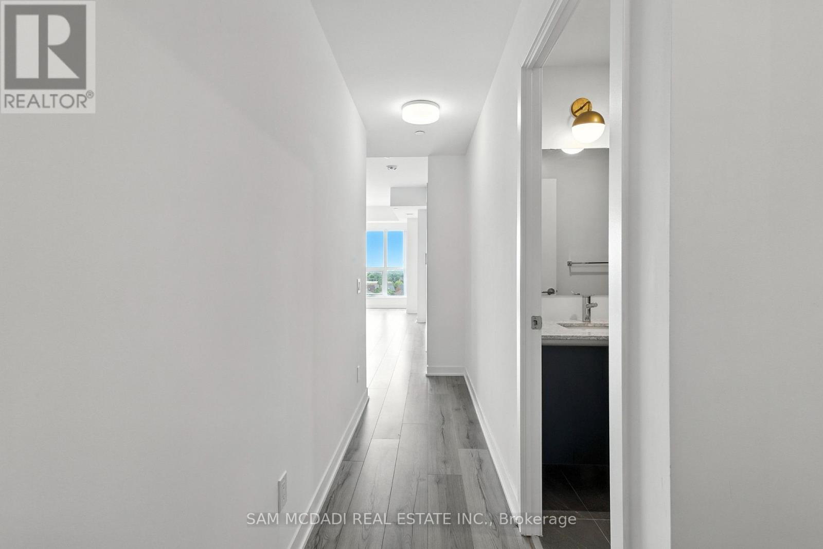 722 - 405 Dundas Street W, Oakville, Ontario  L6M 5P9 - Photo 3 - W12455974