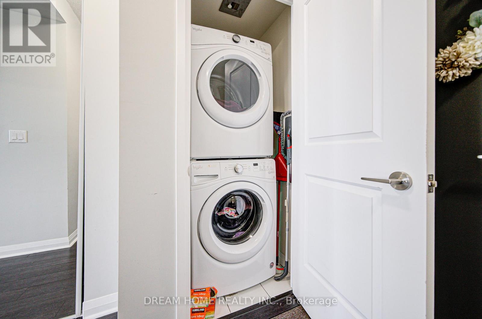 813 - 5033 Four Springs Avenue, Mississauga, Ontario  L5R 0G6 - Photo 6 - W12455981