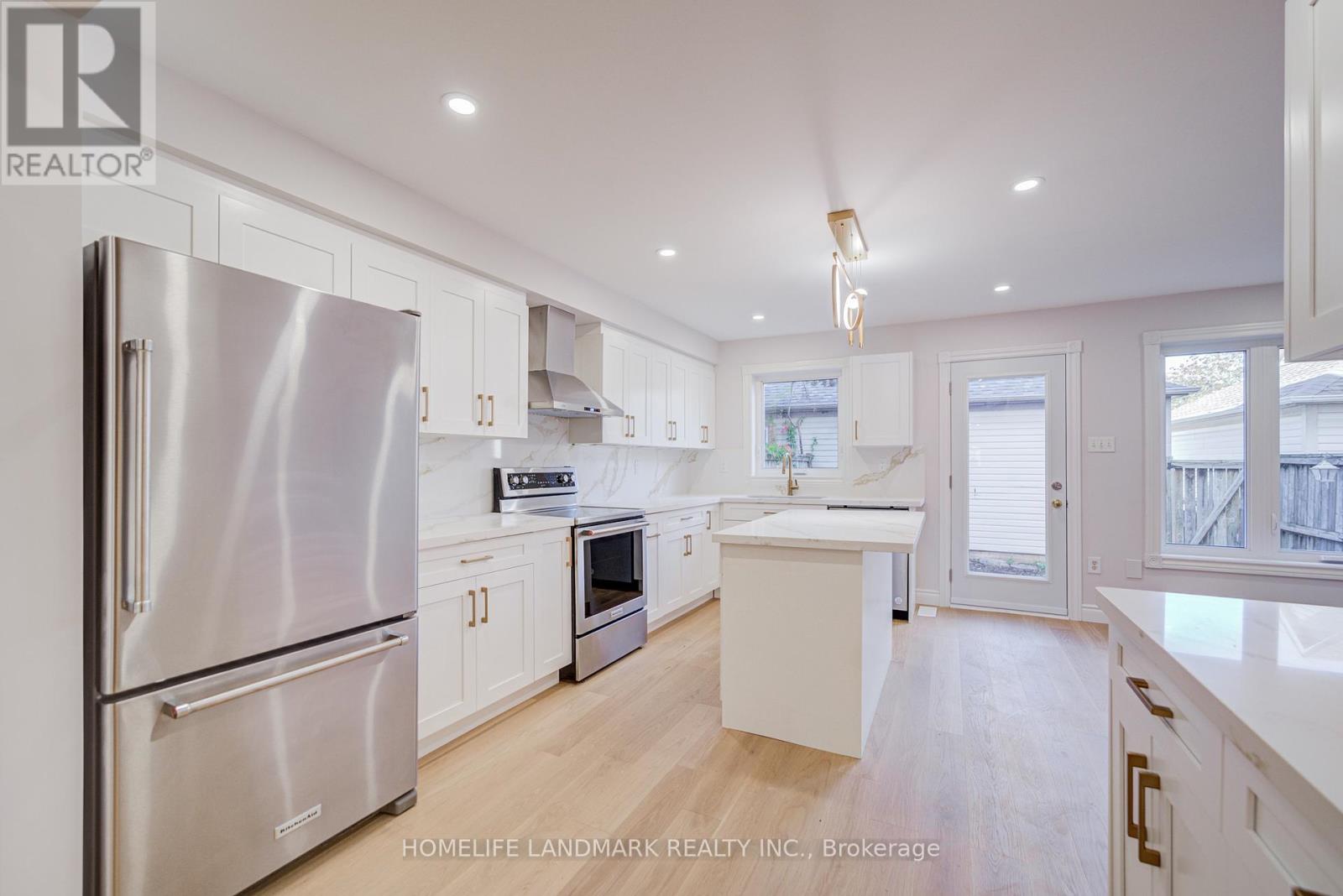 119 Glenashton Drive, Oakville, Ontario  L6H 5M1 - Photo 11 - W12455982