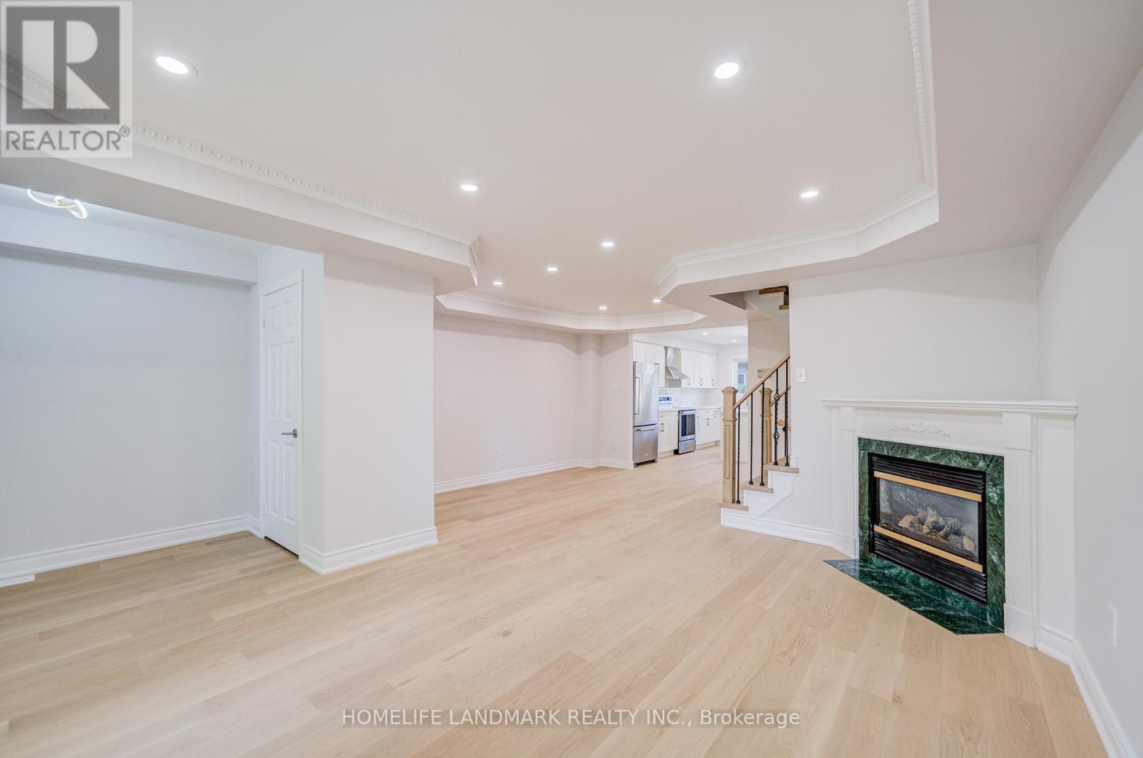 119 Glenashton Drive, Oakville, Ontario  L6H 5M1 - Photo 13 - W12455982