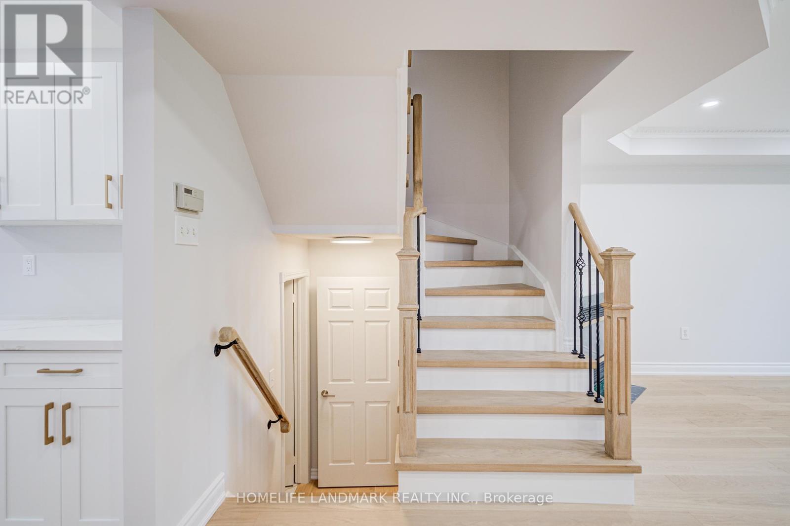 119 Glenashton Drive, Oakville, Ontario  L6H 5M1 - Photo 14 - W12455982