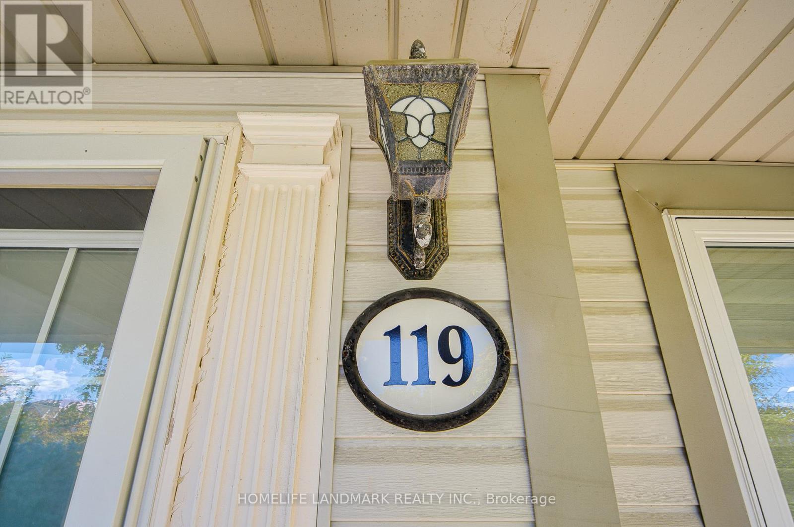 119 Glenashton Drive, Oakville, Ontario  L6H 5M1 - Photo 3 - W12455982