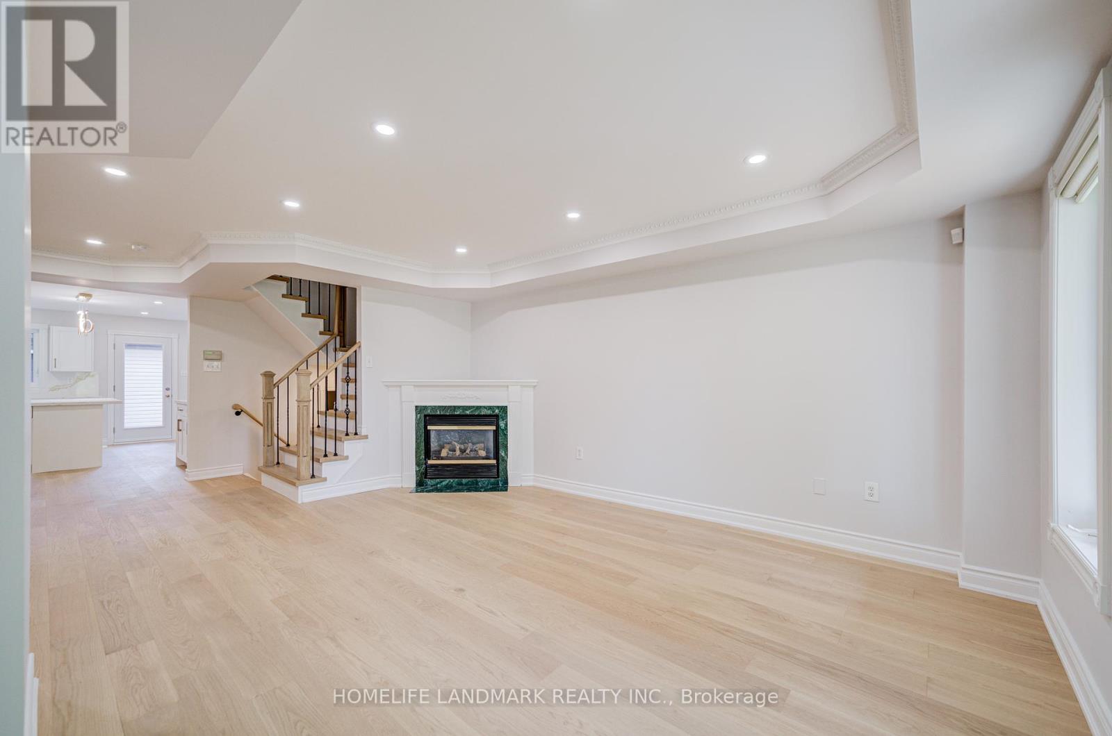 119 Glenashton Drive, Oakville, Ontario  L6H 5M1 - Photo 4 - W12455982
