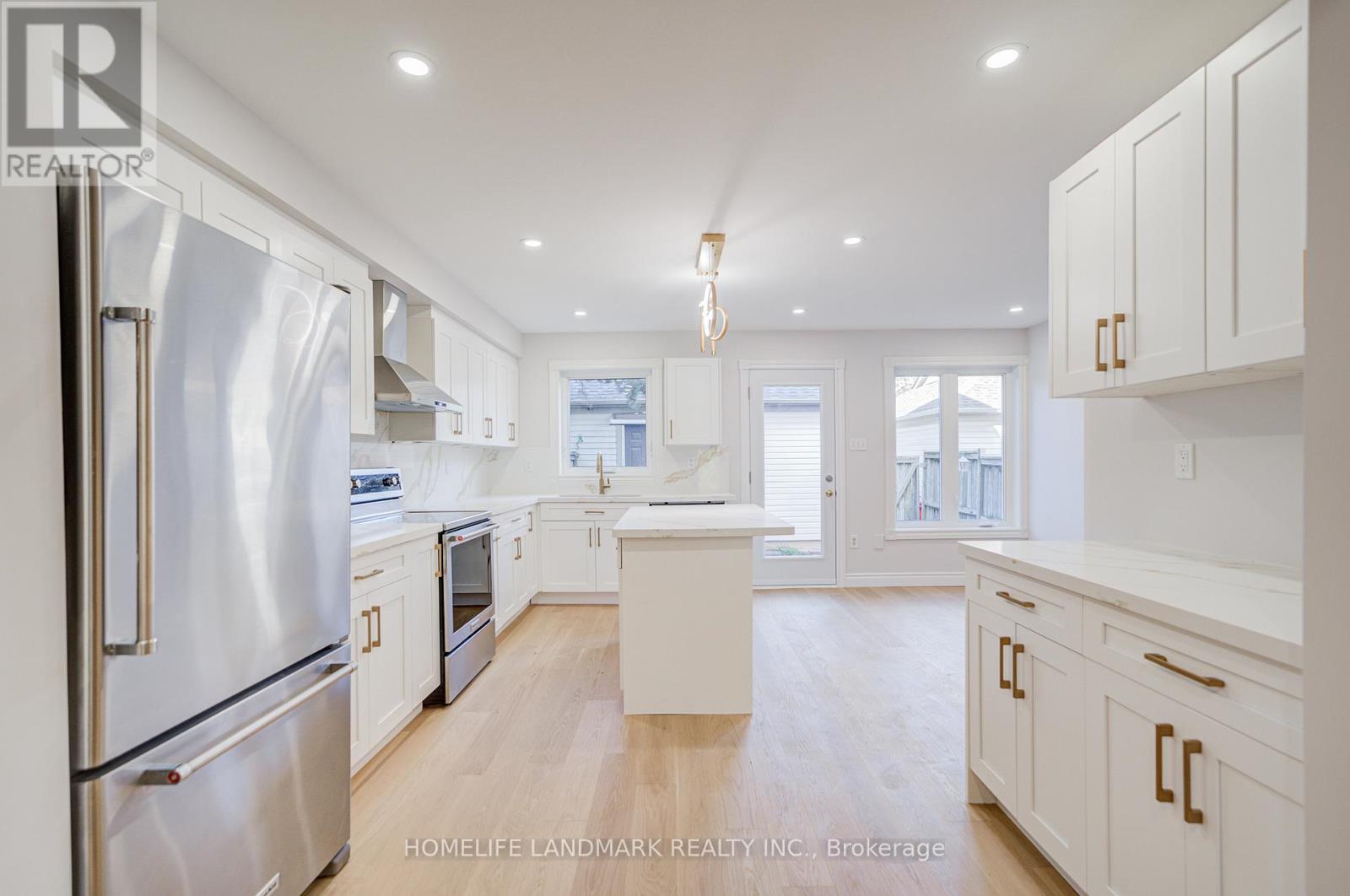 119 Glenashton Drive, Oakville, Ontario  L6H 5M1 - Photo 7 - W12455982