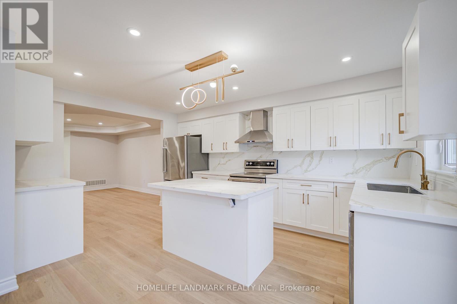 119 Glenashton Drive, Oakville, Ontario  L6H 5M1 - Photo 8 - W12455982