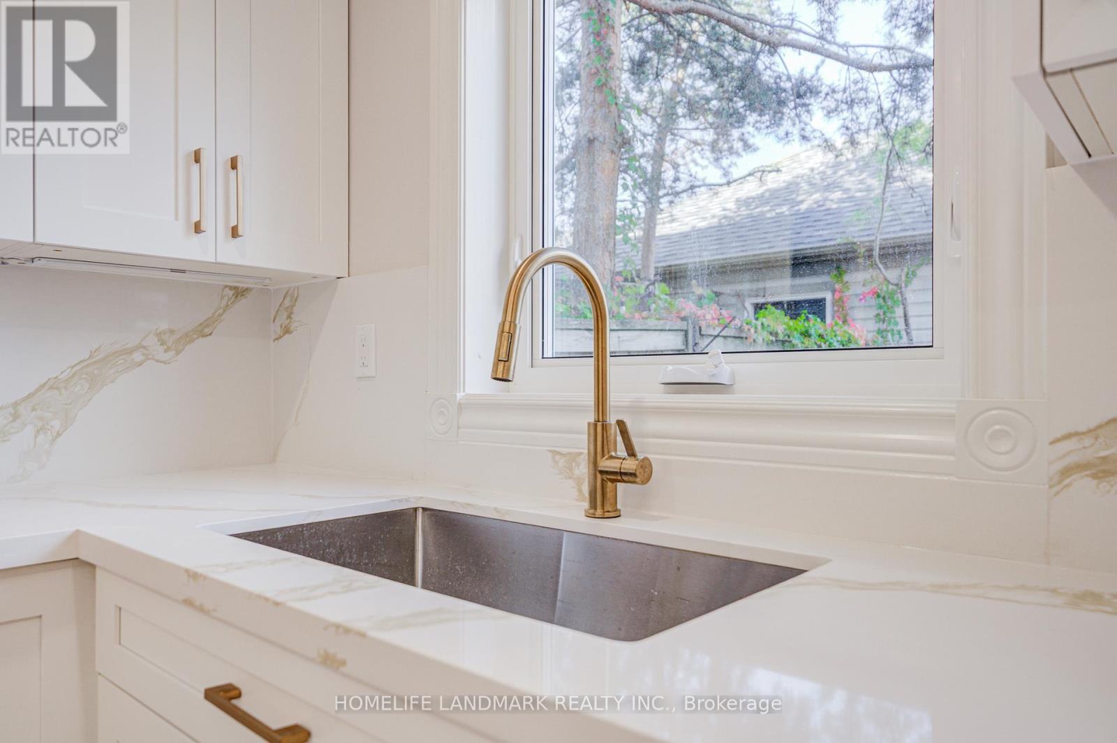 119 Glenashton Drive, Oakville, Ontario  L6H 5M1 - Photo 9 - W12455982