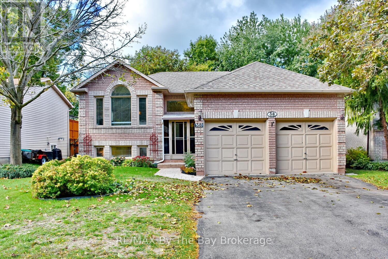 38 Timberland Crescent, Wasaga Beach, Ontario  L9Z 1G7 - Photo 1 - S12456021