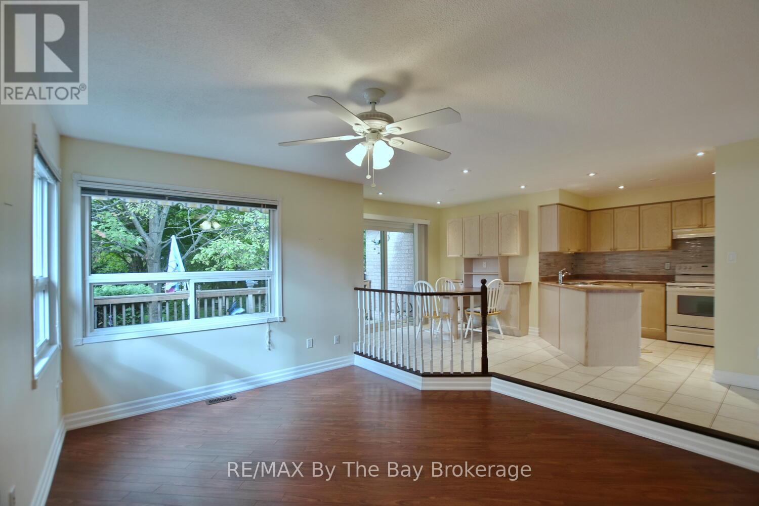 38 Timberland Crescent, Wasaga Beach, Ontario  L9Z 1G7 - Photo 14 - S12456021