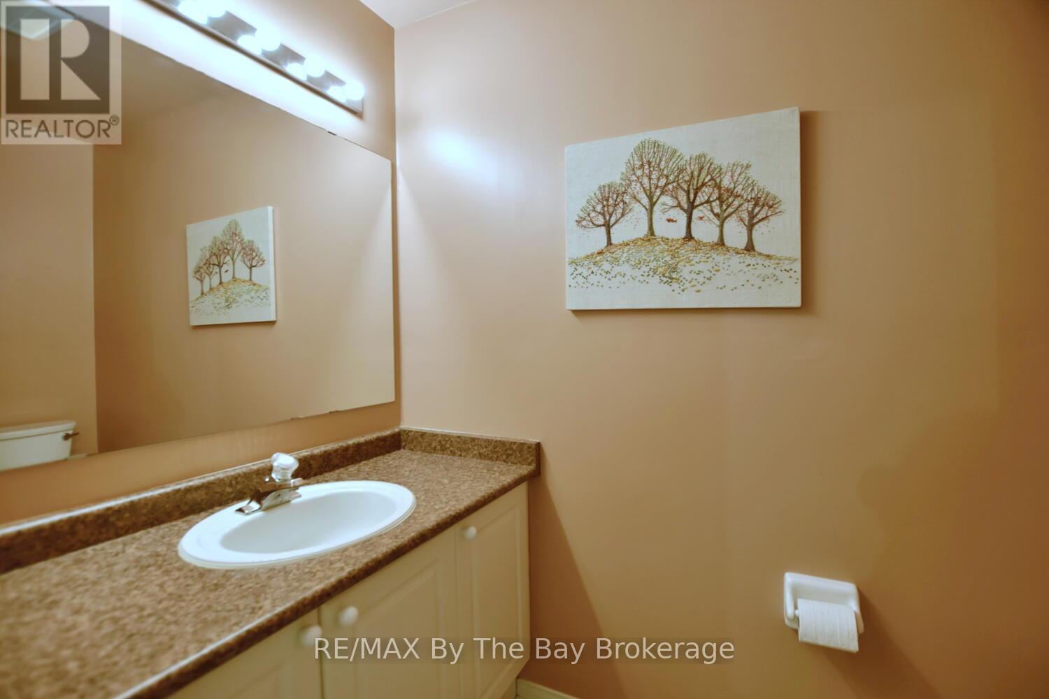 38 Timberland Crescent, Wasaga Beach, Ontario  L9Z 1G7 - Photo 15 - S12456021