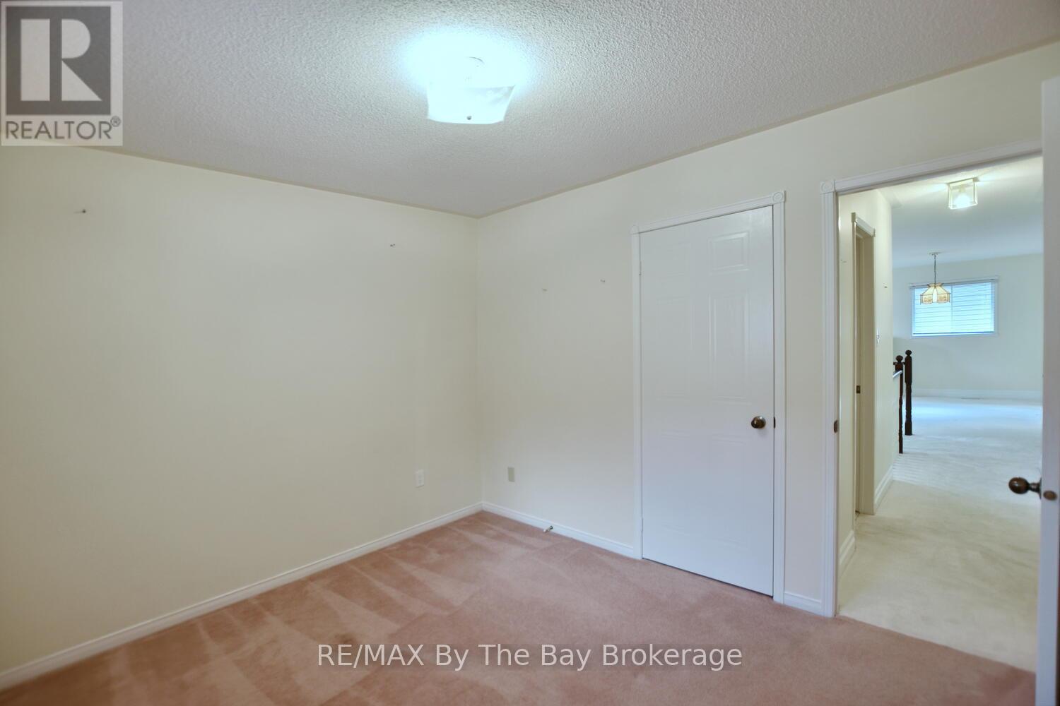 38 Timberland Crescent, Wasaga Beach, Ontario  L9Z 1G7 - Photo 17 - S12456021