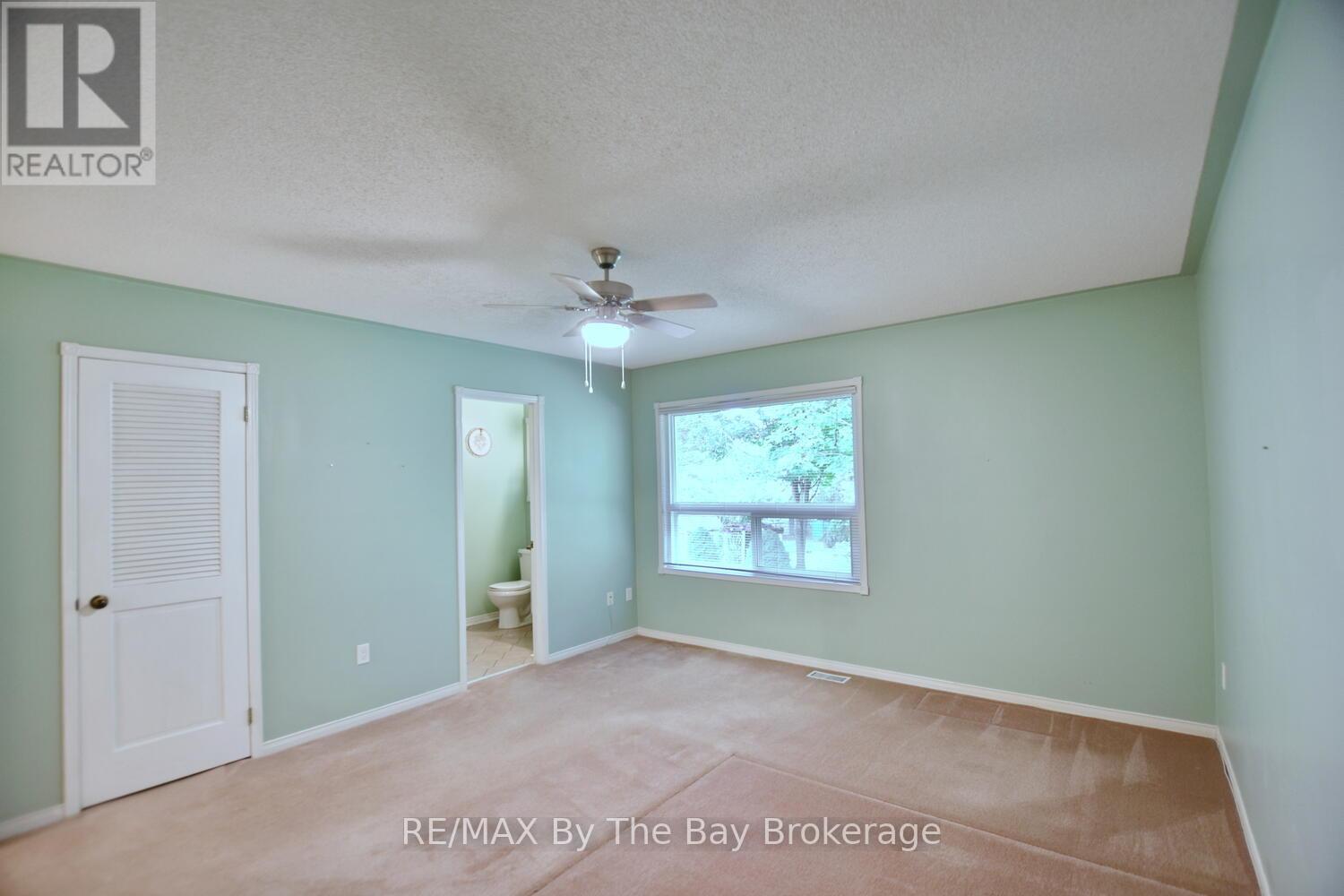 38 Timberland Crescent, Wasaga Beach, Ontario  L9Z 1G7 - Photo 21 - S12456021