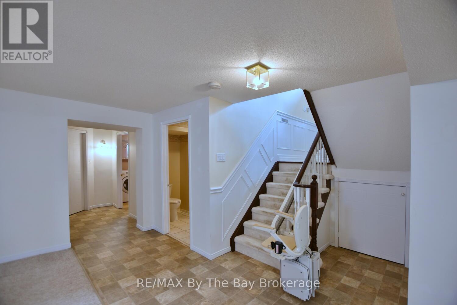 38 Timberland Crescent, Wasaga Beach, Ontario  L9Z 1G7 - Photo 24 - S12456021