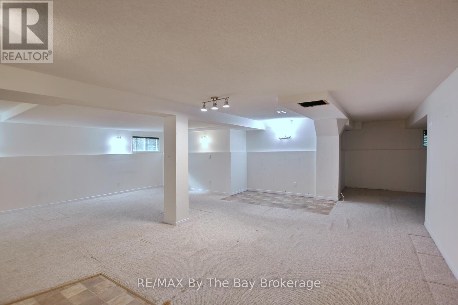 38 Timberland Crescent, Wasaga Beach, Ontario  L9Z 1G7 - Photo 25 - S12456021
