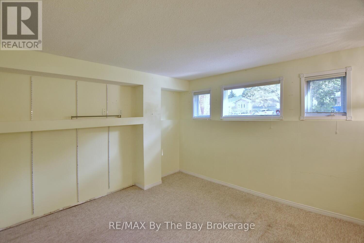 38 Timberland Crescent, Wasaga Beach, Ontario  L9Z 1G7 - Photo 26 - S12456021