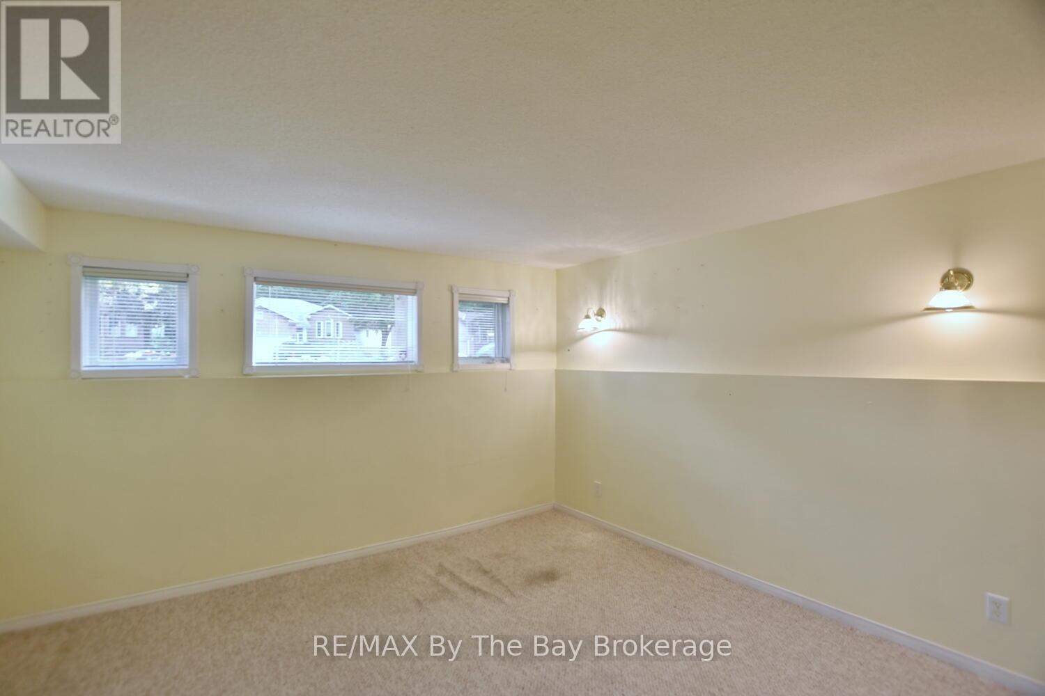 38 Timberland Crescent, Wasaga Beach, Ontario  L9Z 1G7 - Photo 27 - S12456021