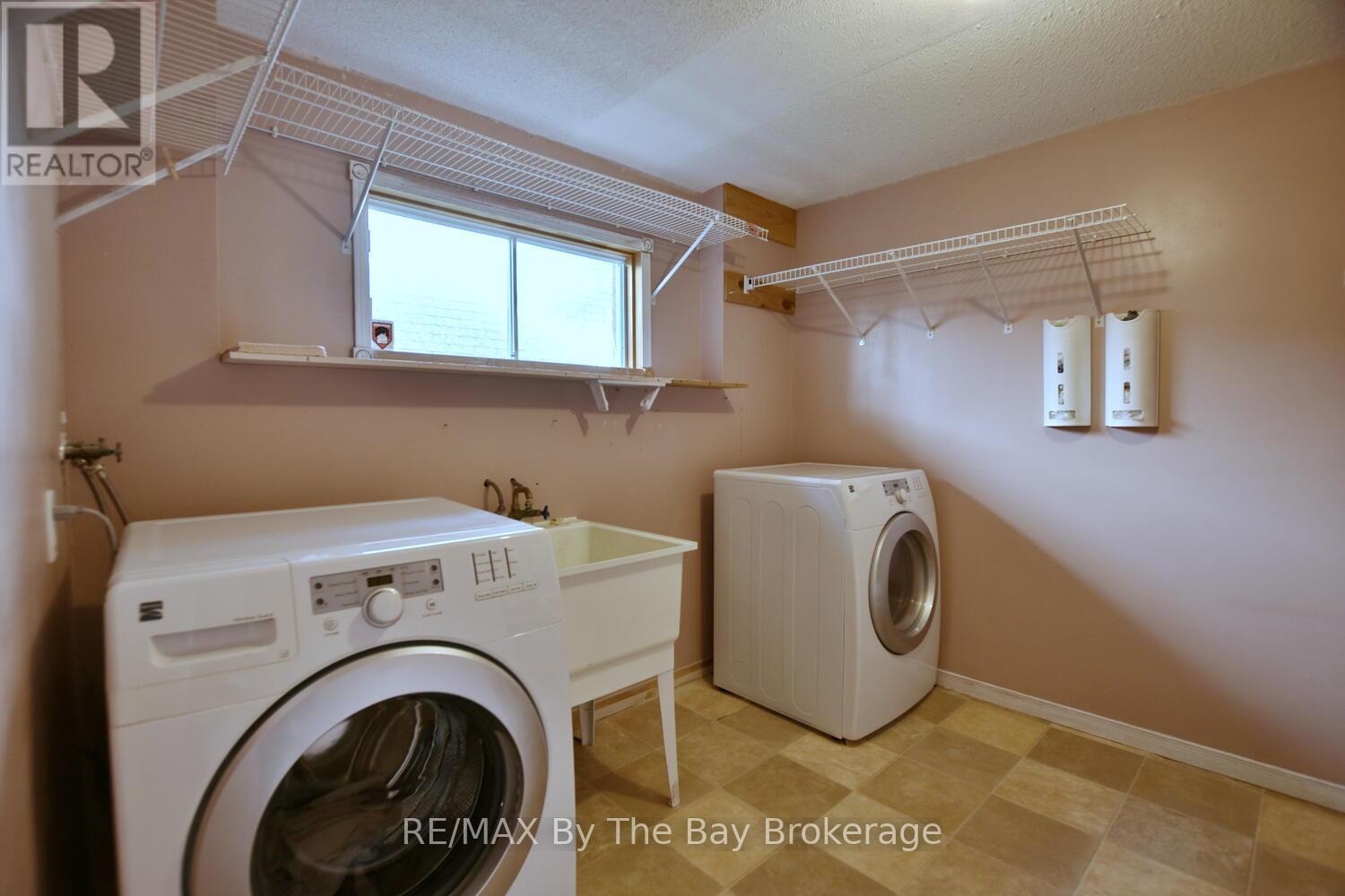 38 Timberland Crescent, Wasaga Beach, Ontario  L9Z 1G7 - Photo 31 - S12456021