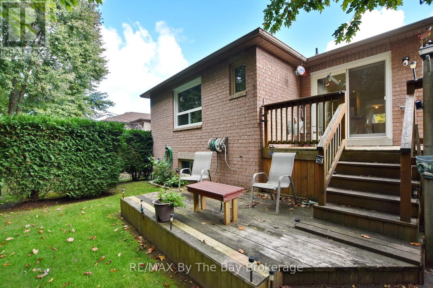 38 Timberland Crescent, Wasaga Beach, Ontario  L9Z 1G7 - Photo 34 - S12456021