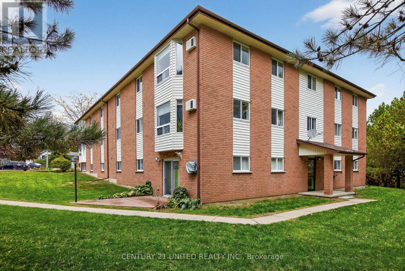 303 - 2020 Mapleridge Drive, Peterborough, Ontario  K9K 1W2 - Photo 5 - X12456022