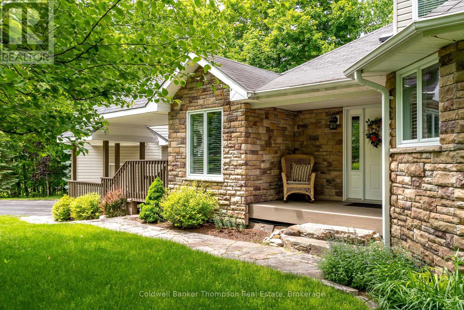 30 Deerfoot Trail, Huntsville, Ontario  P1H 0A6 - Photo 1 - X12456009