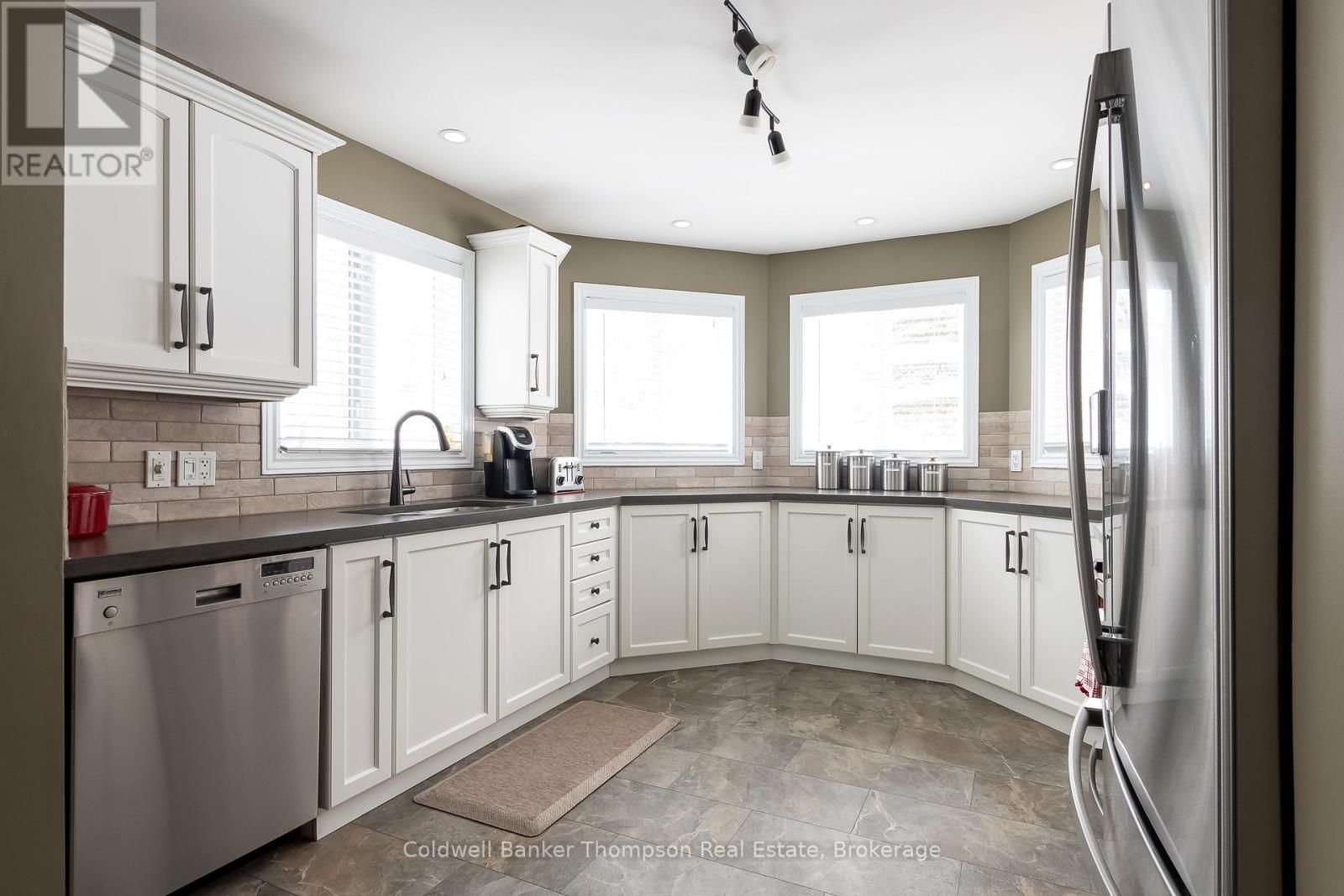 30 Deerfoot Trail, Huntsville, Ontario  P1H 0A6 - Photo 15 - X12456009