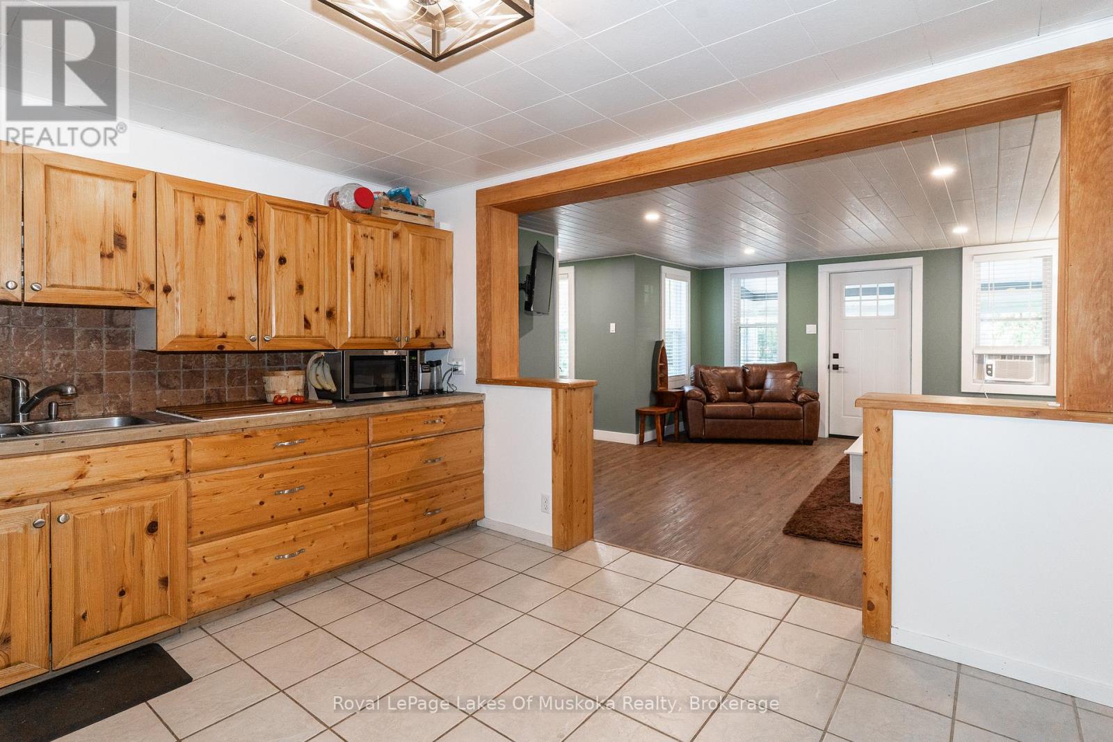 570 Pinedale Road, Gravenhurst (Muskoka (S)), Ontario  P1P 1M1 - Photo 10 - X12456032