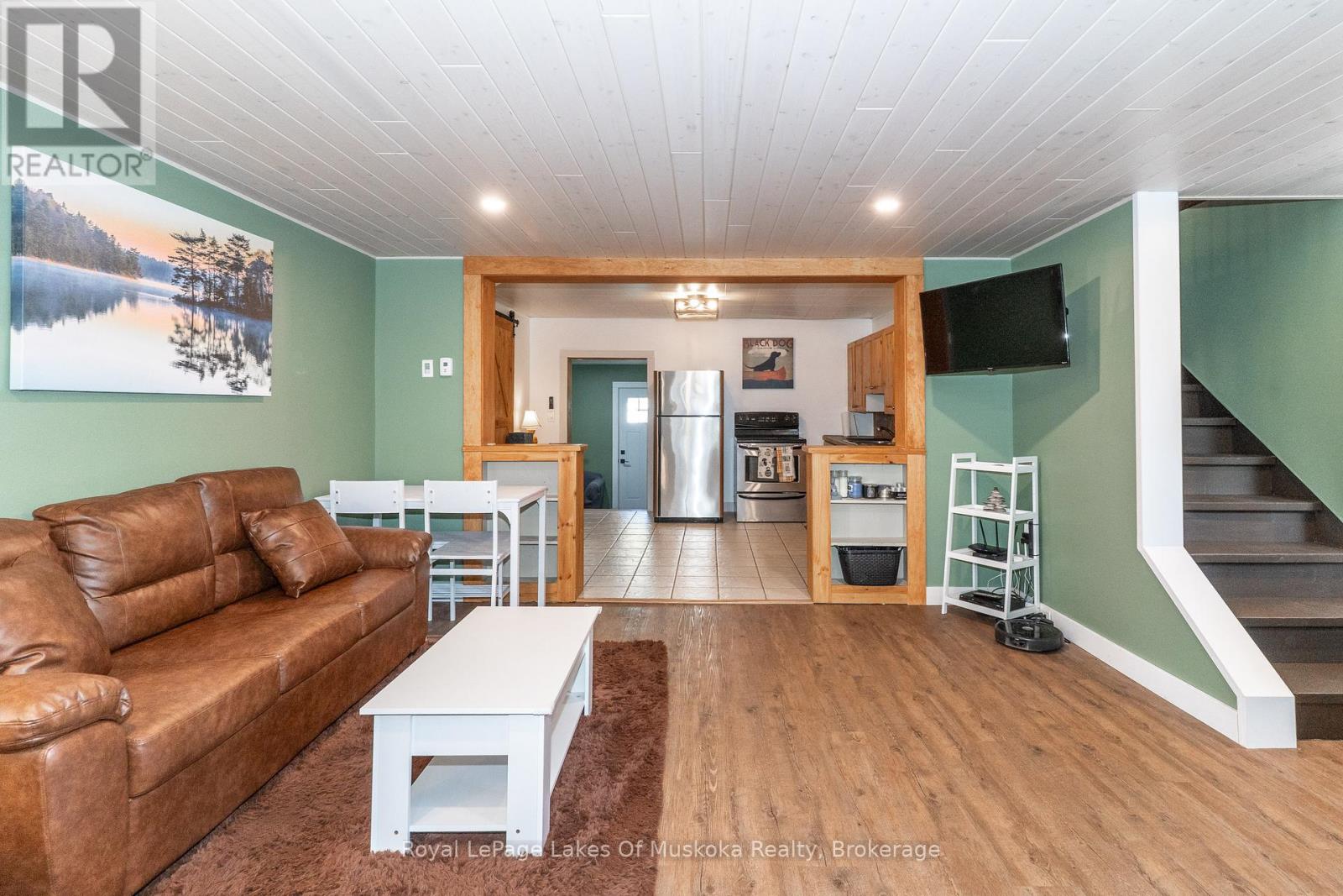 570 Pinedale Road, Gravenhurst (Muskoka (S)), Ontario  P1P 1M1 - Photo 5 - X12456032