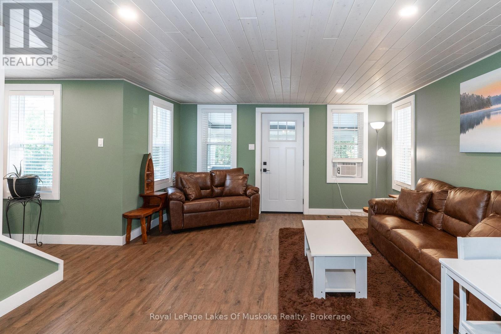 570 Pinedale Road, Gravenhurst (Muskoka (S)), Ontario  P1P 1M1 - Photo 7 - X12456032