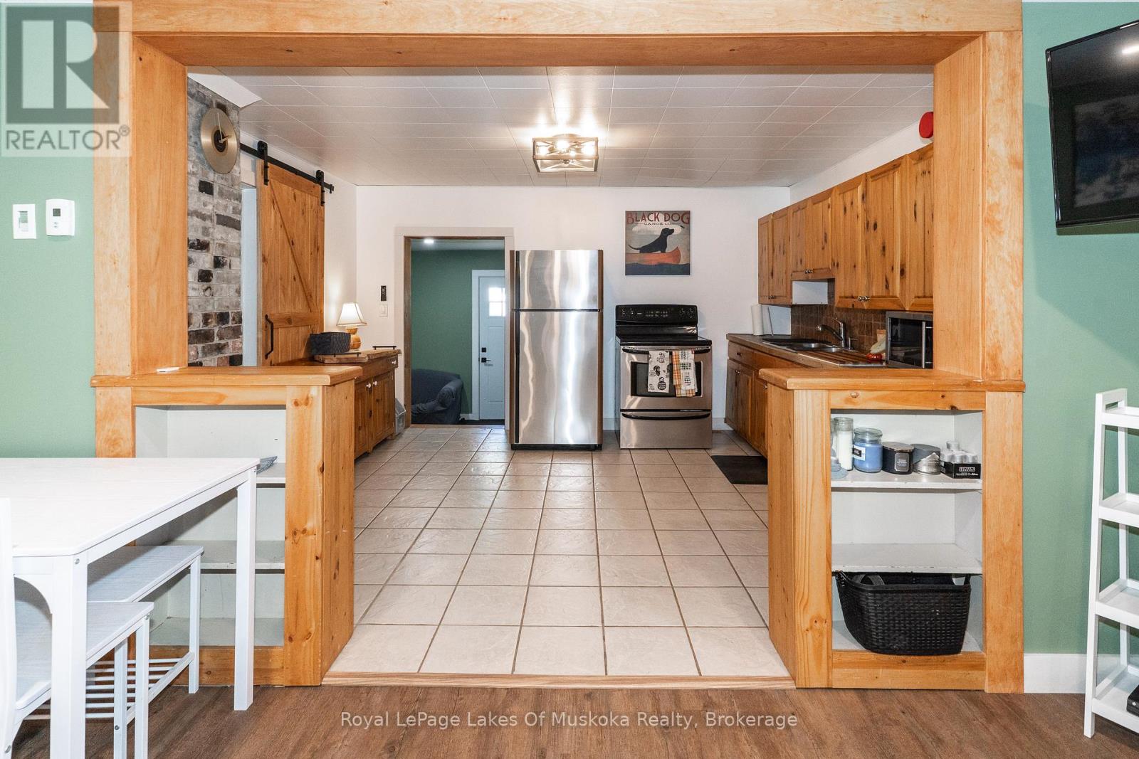 570 Pinedale Road, Gravenhurst (Muskoka (S)), Ontario  P1P 1M1 - Photo 8 - X12456032