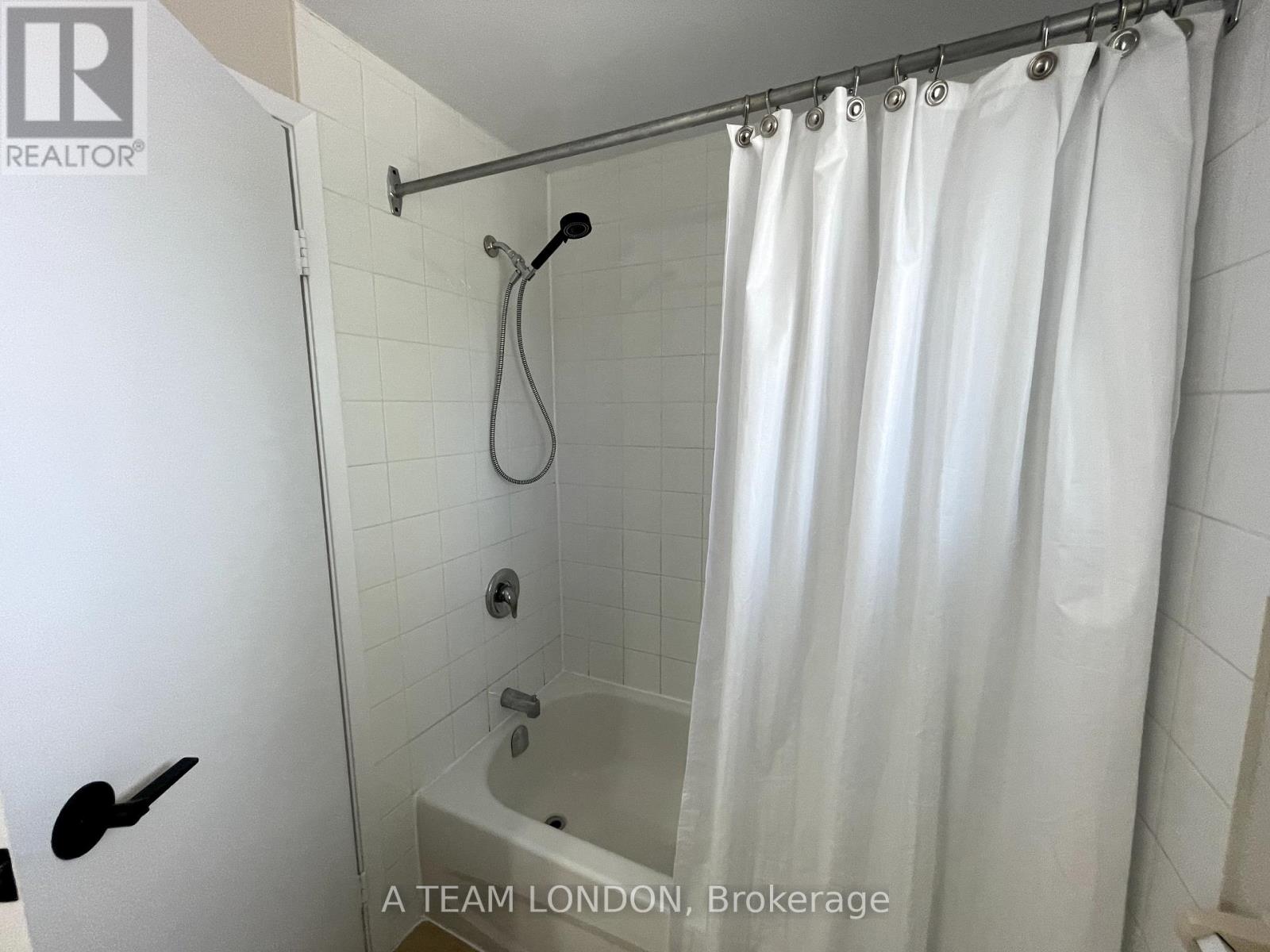 58 - 35 Waterman Avenue, London South (South R), Ontario  N6C 5T7 - Photo 15 - X12455991