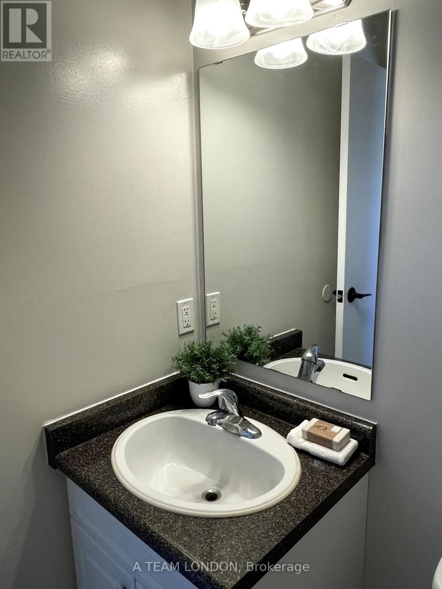 Property at 58 - 35 WATERMAN AVENUE image 4