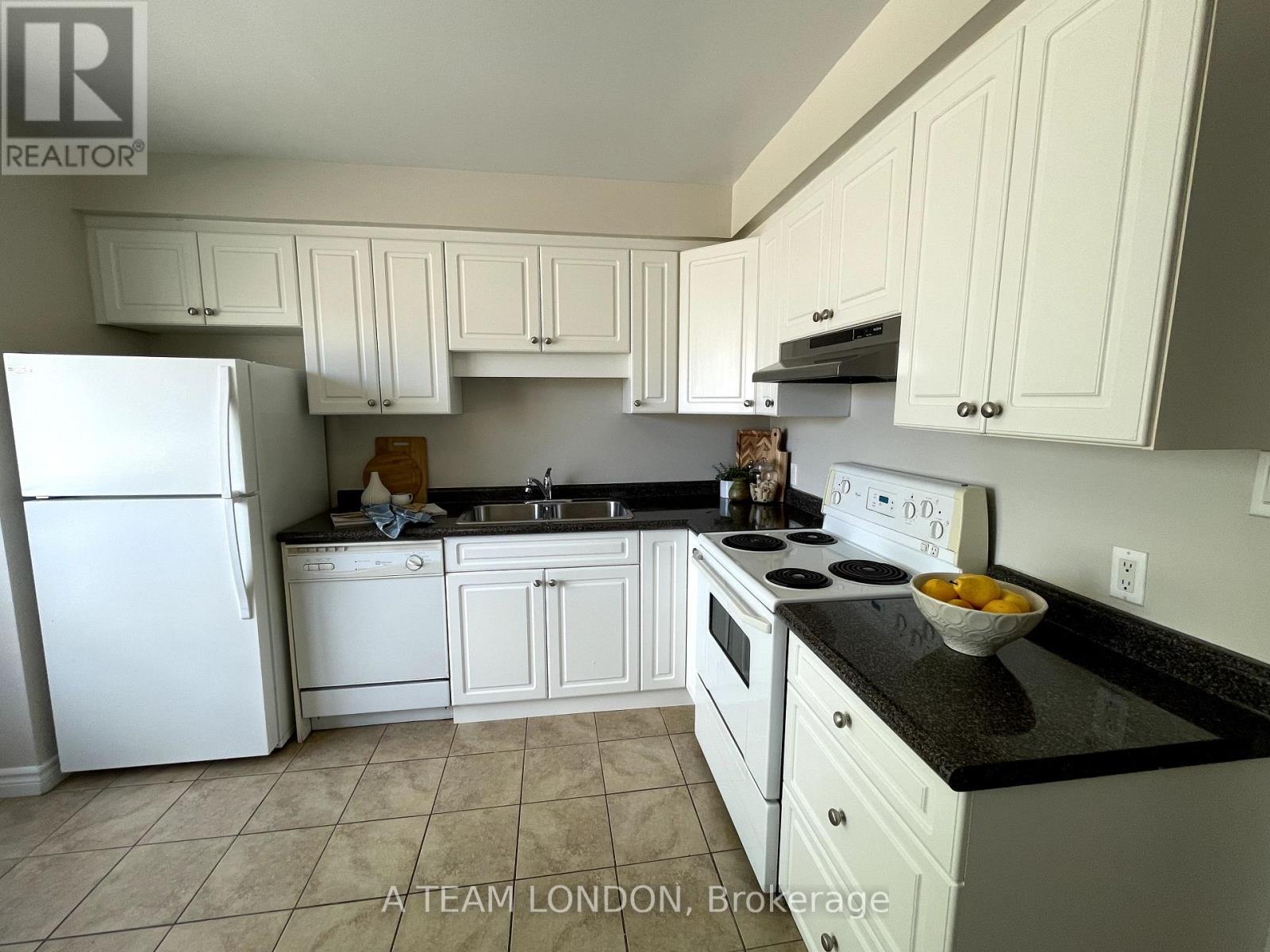58 - 35 Waterman Avenue, London South (South R), Ontario  N6C 5T7 - Photo 6 - X12455991