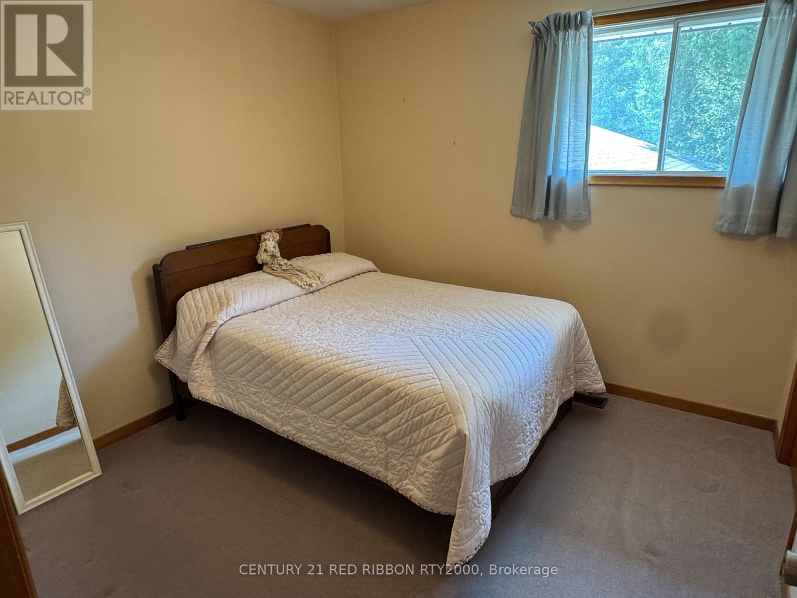 730 Glover Crescent, Strathroy-Caradoc, Ontario  N0L 1W0 - Photo 18 - X12456051