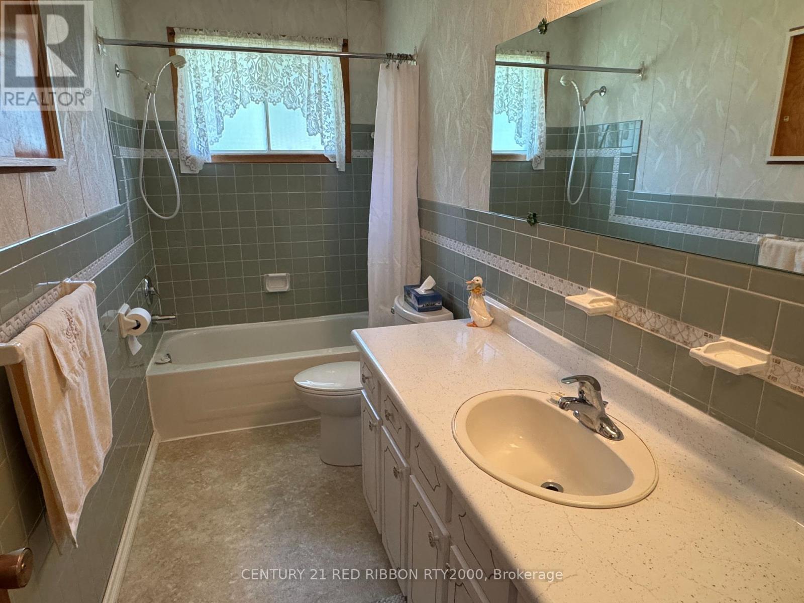 730 Glover Crescent, Strathroy-Caradoc, Ontario  N0L 1W0 - Photo 19 - X12456051