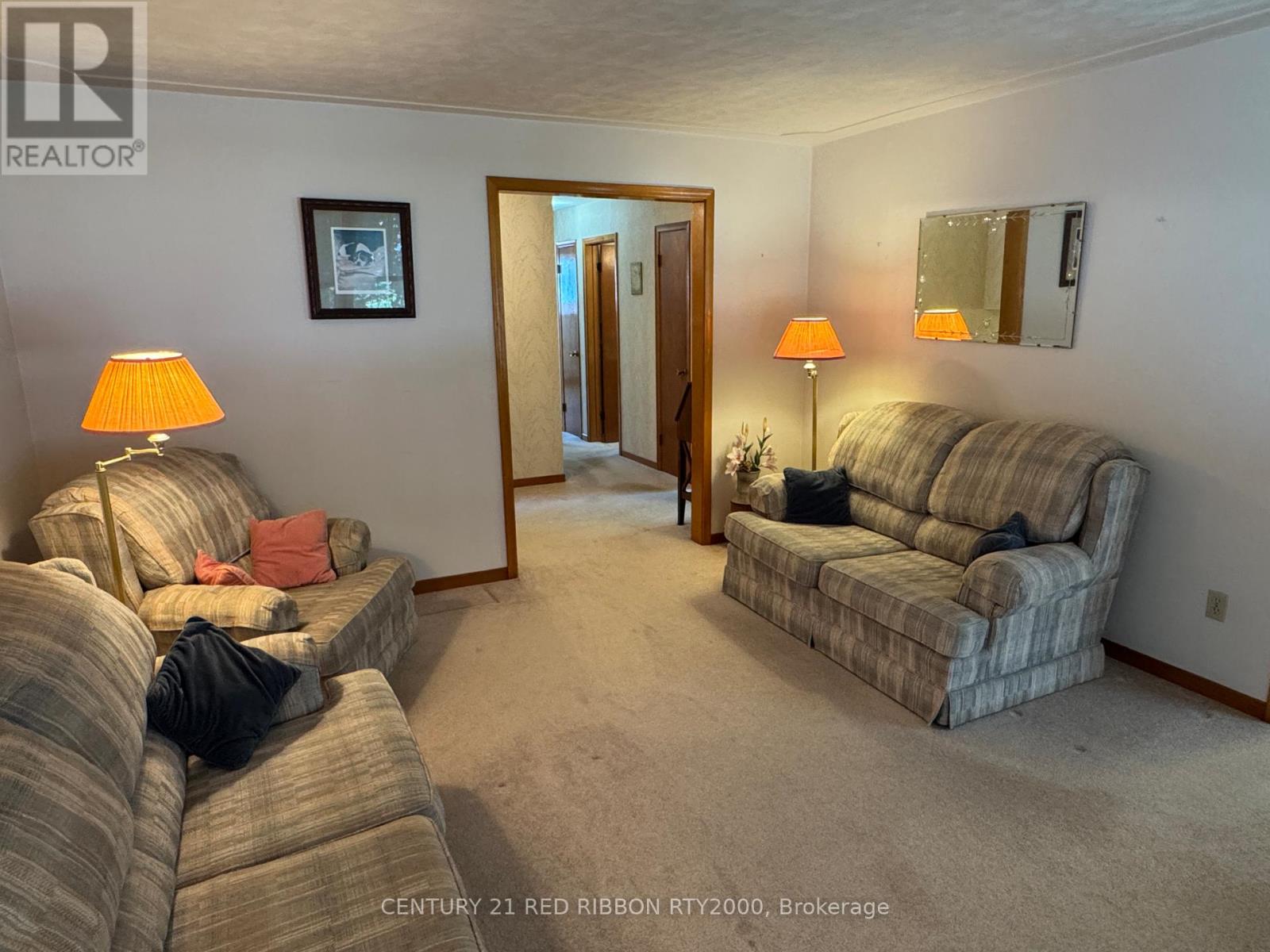 730 Glover Crescent, Strathroy-Caradoc, Ontario  N0L 1W0 - Photo 3 - X12456051