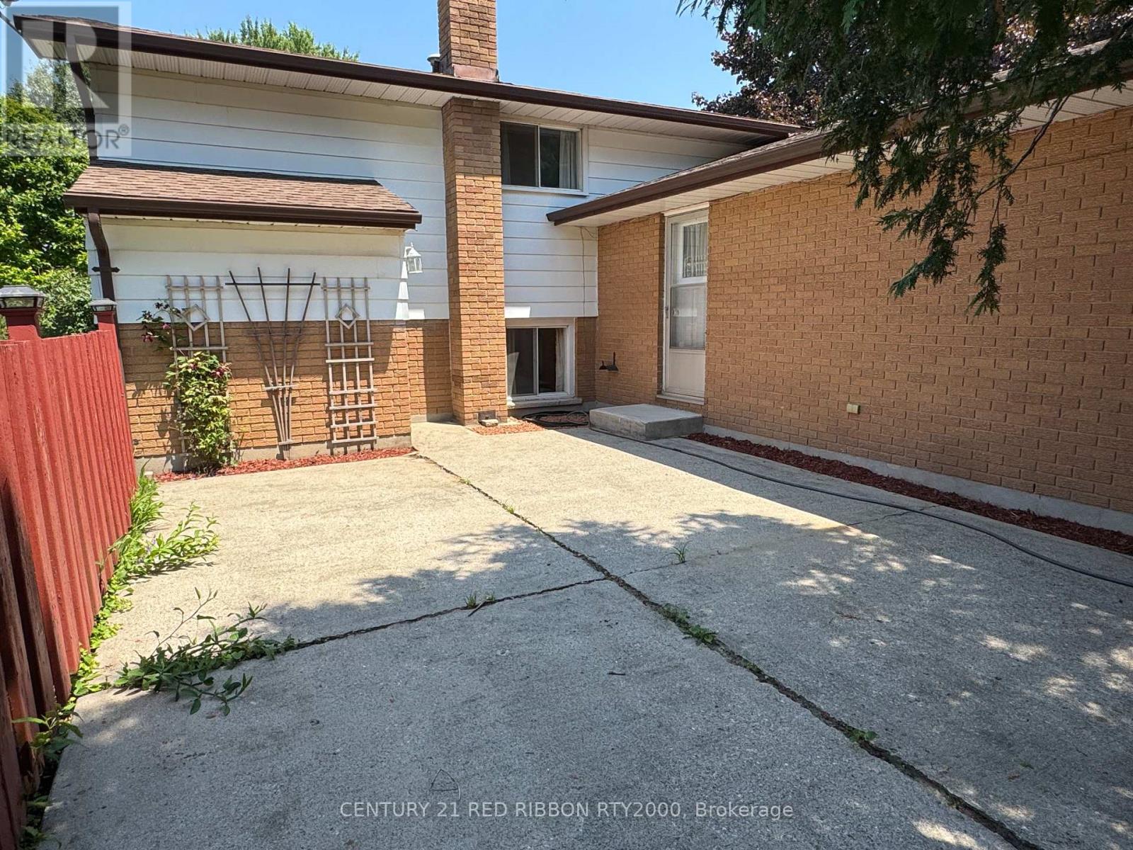 730 Glover Crescent, Strathroy-Caradoc, Ontario  N0L 1W0 - Photo 31 - X12456051