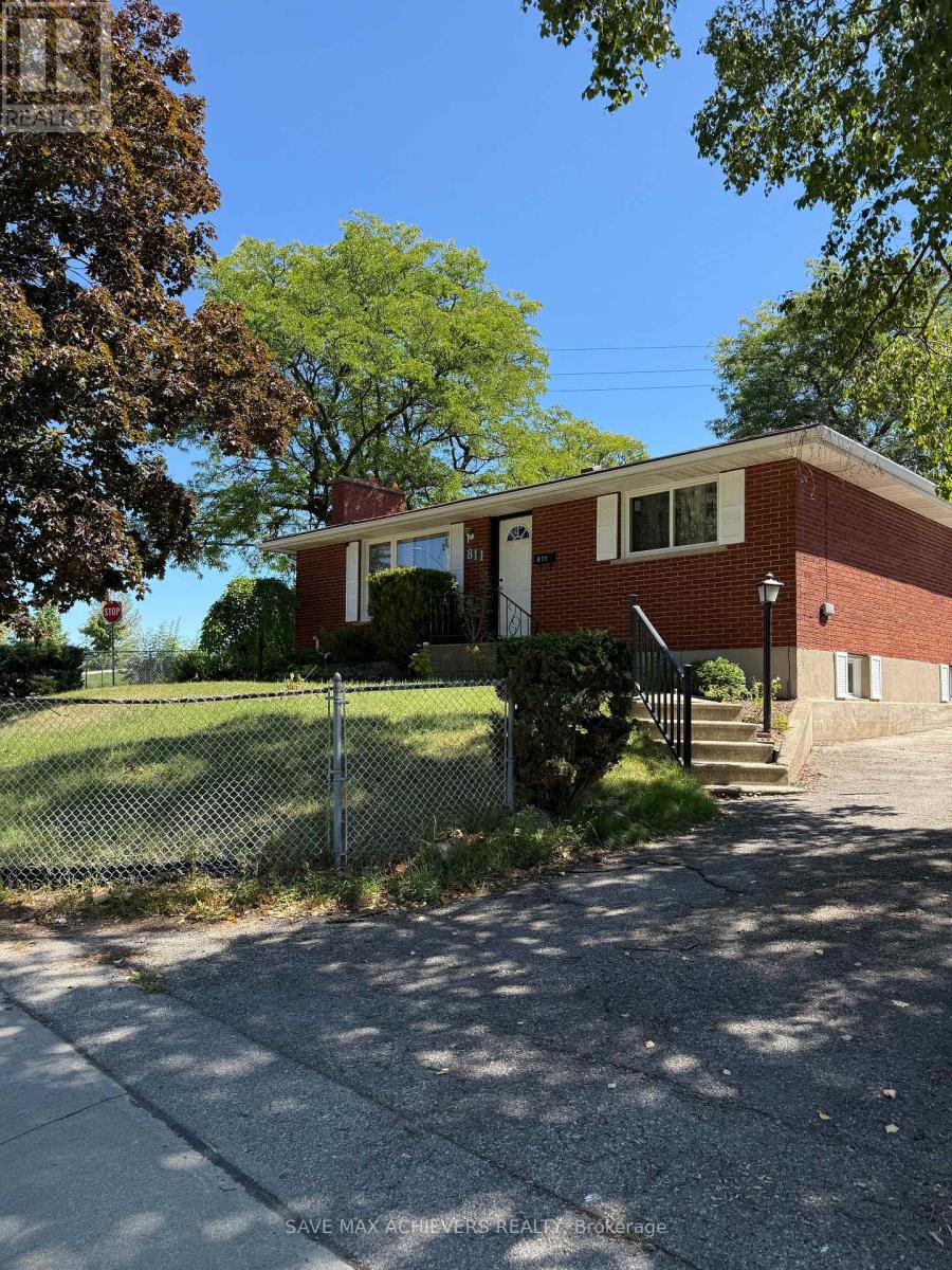LOWER - 811 DOLPH STREET N, Cambridge, Ontario