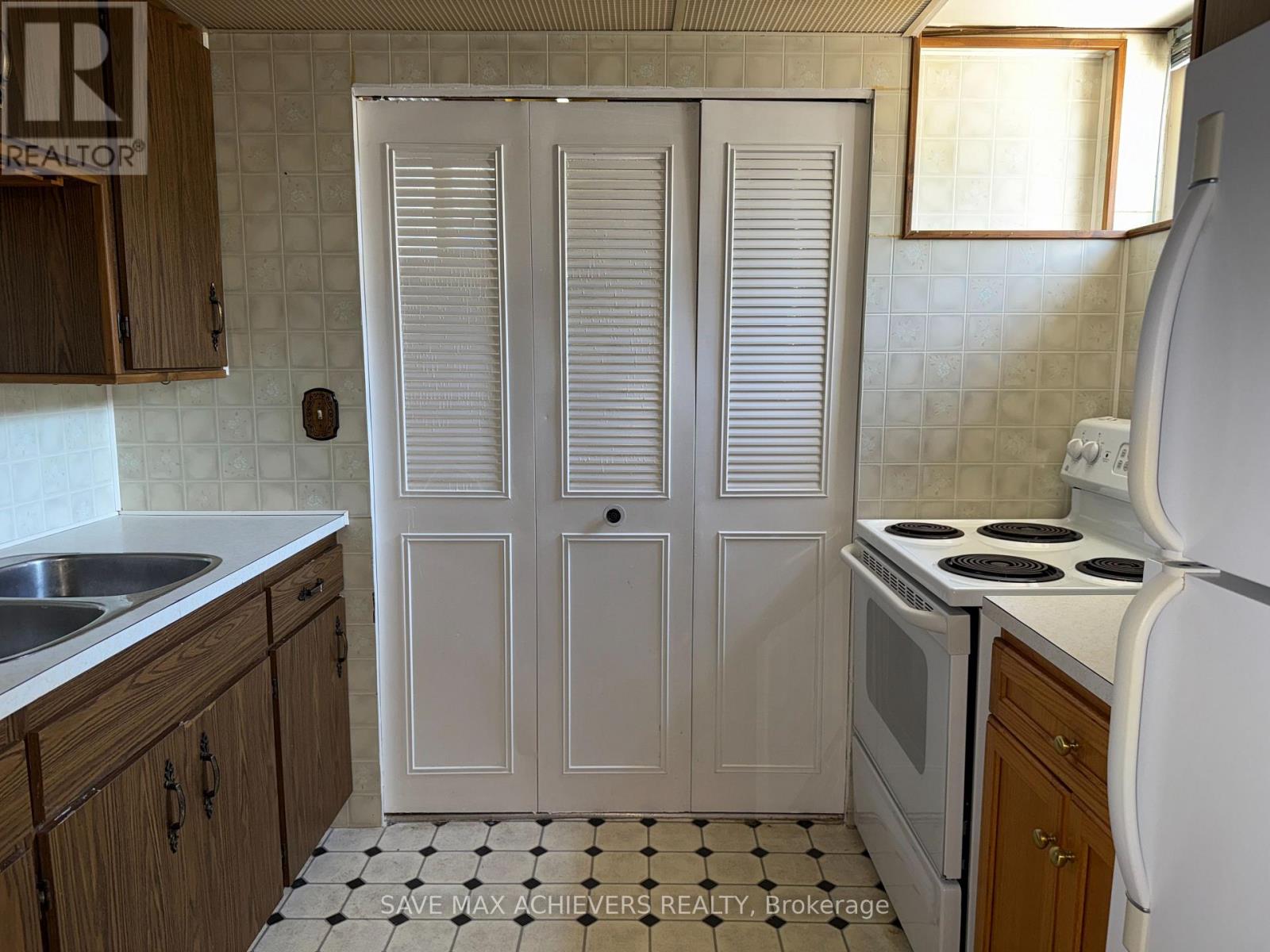 Lower - 811 Dolph Street N, Cambridge, Ontario  N3H 2B6 - Photo 8 - X12455970