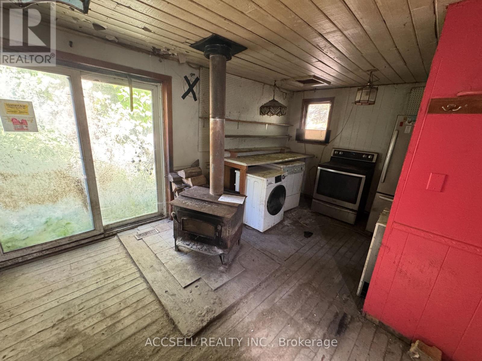 34698 Lieury Road, North Middlesex, Ontario  N0M 2K0 - Photo 5 - X12455975