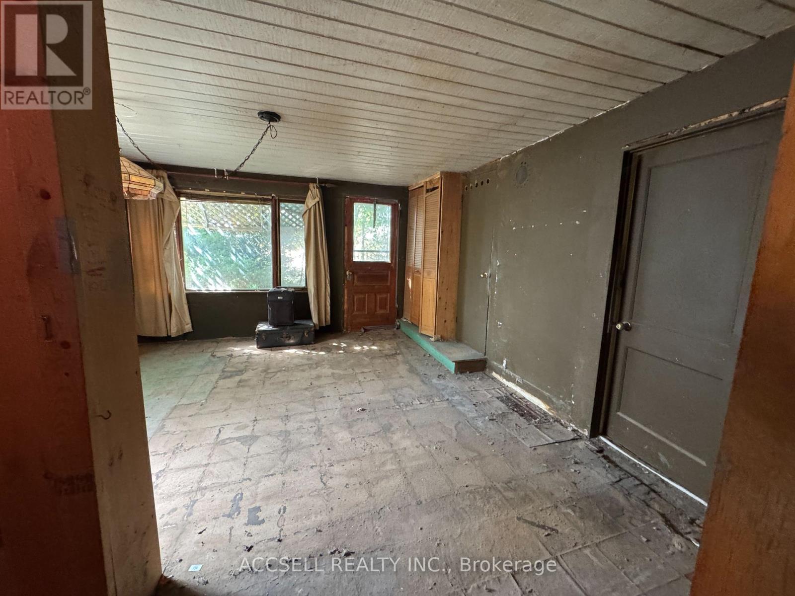 34698 Lieury Road, North Middlesex, Ontario  N0M 2K0 - Photo 6 - X12455975