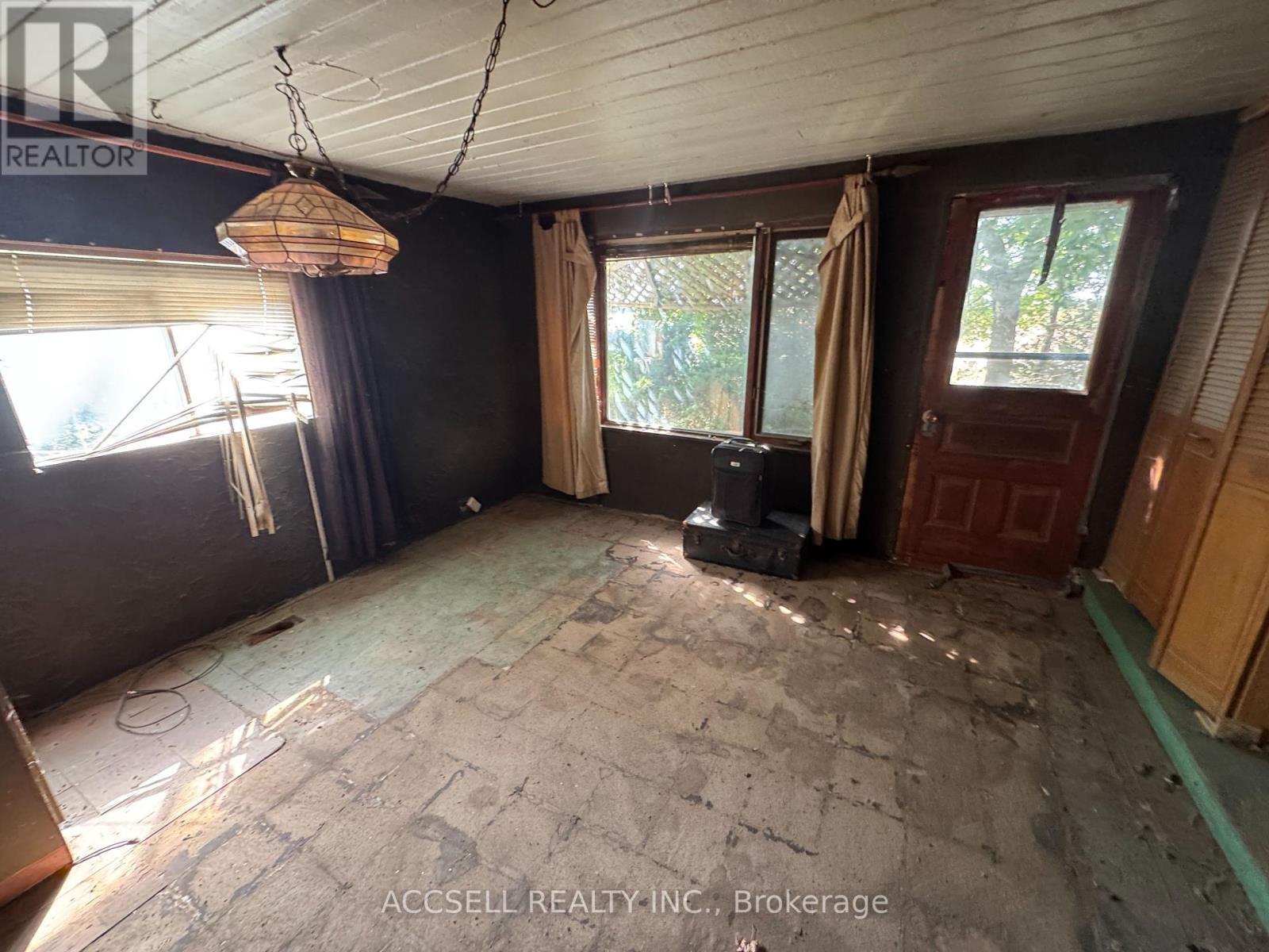 34698 Lieury Road, North Middlesex, Ontario  N0M 2K0 - Photo 9 - X12455975